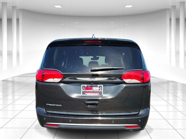 Chrysler Pacifica Vehicle Full-screen Gallery Image 04