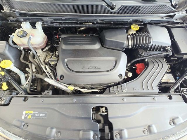 Chrysler Pacifica Vehicle Full-screen Gallery Image 16