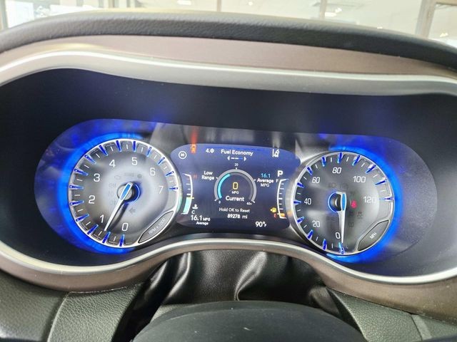 Chrysler Pacifica Vehicle Full-screen Gallery Image 20