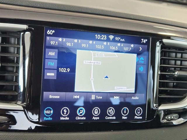 Chrysler Pacifica Vehicle Full-screen Gallery Image 23