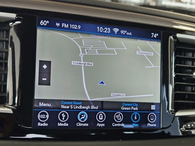 Chrysler Pacifica Vehicle Full-screen Gallery Image 24