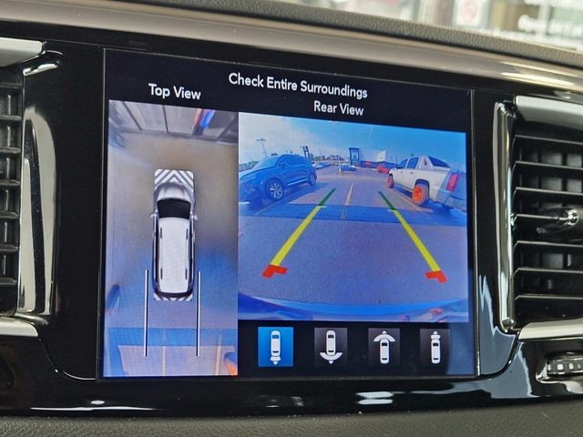 Chrysler Pacifica Vehicle Full-screen Gallery Image 25