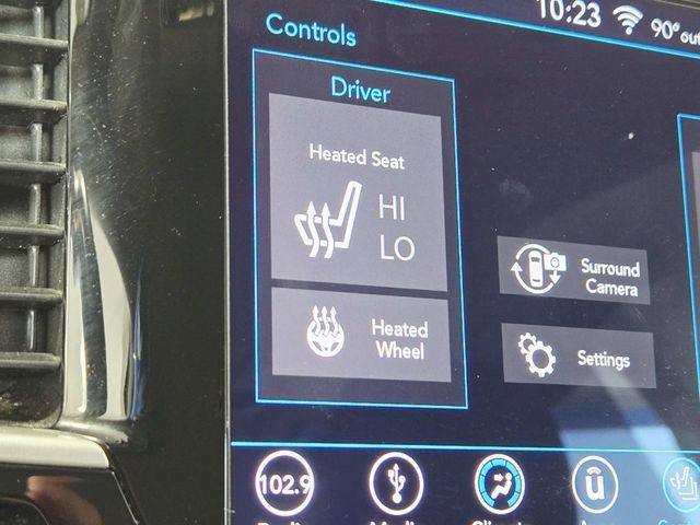 Chrysler Pacifica Vehicle Full-screen Gallery Image 26