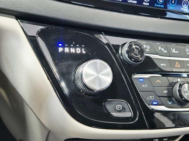 Chrysler Pacifica Vehicle Full-screen Gallery Image 28