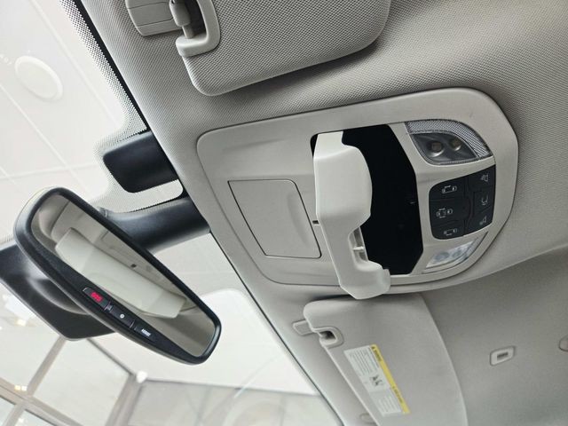 Chrysler Pacifica Vehicle Full-screen Gallery Image 30