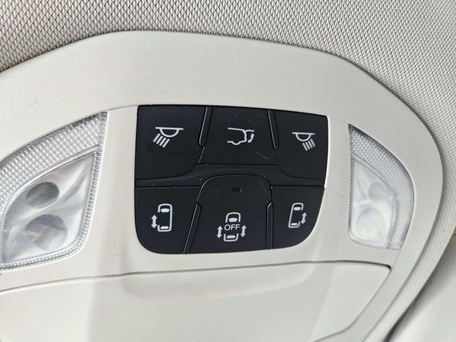 Chrysler Pacifica Vehicle Full-screen Gallery Image 31
