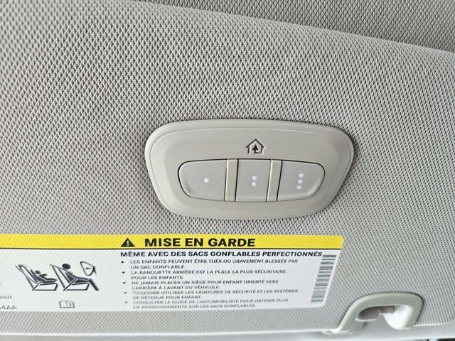 Chrysler Pacifica Vehicle Full-screen Gallery Image 32