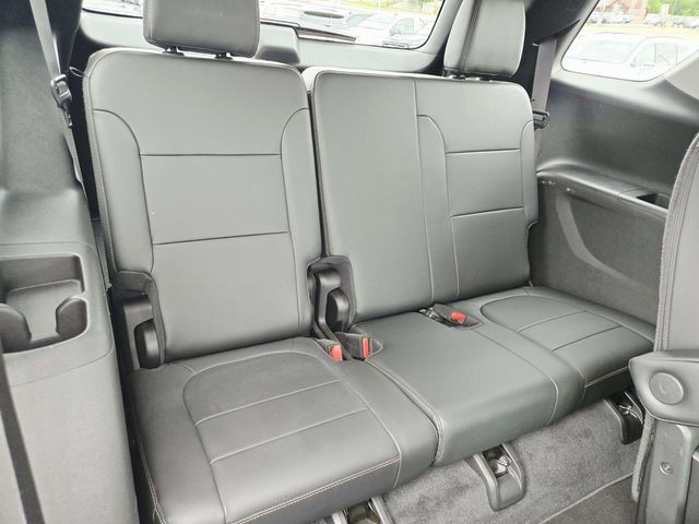 Chevrolet Traverse Vehicle Full-screen Gallery Image 12