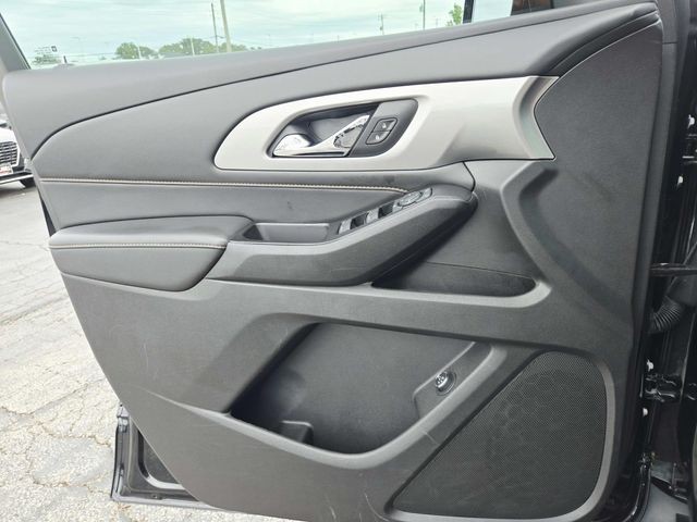Chevrolet Traverse Vehicle Full-screen Gallery Image 32