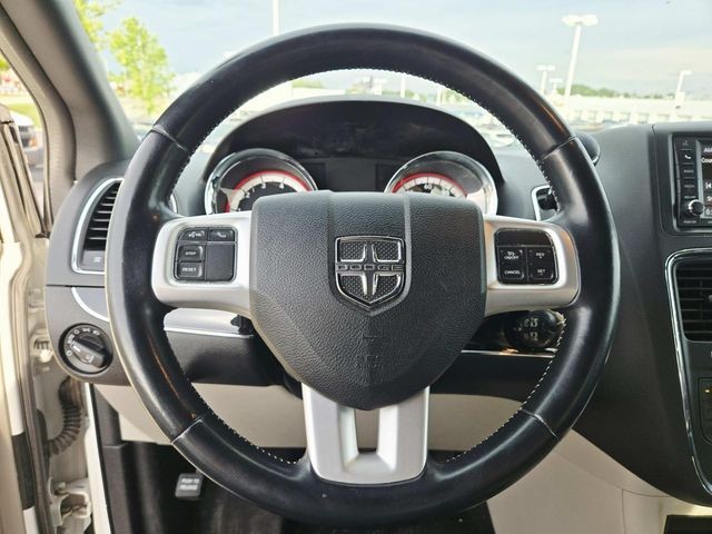 Dodge Grand Caravan Vehicle Full-screen Gallery Image 06