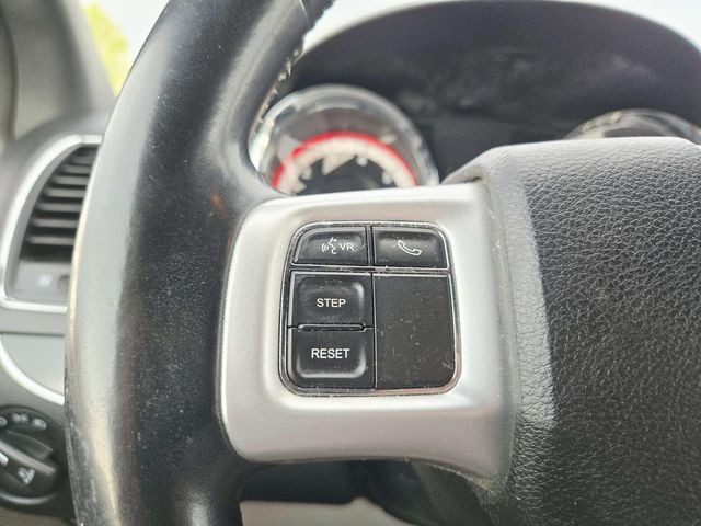 Dodge Grand Caravan Vehicle Full-screen Gallery Image 07