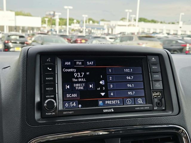 Dodge Grand Caravan Vehicle Full-screen Gallery Image 11