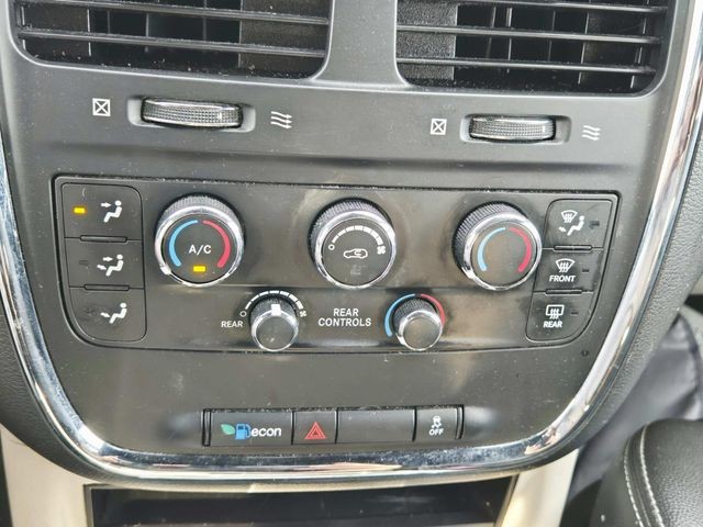 Dodge Grand Caravan Vehicle Full-screen Gallery Image 13
