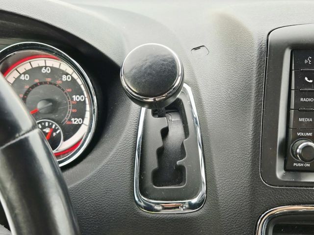 Dodge Grand Caravan Vehicle Full-screen Gallery Image 14