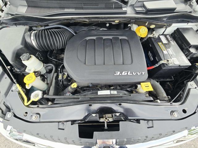 Dodge Grand Caravan Vehicle Full-screen Gallery Image 16