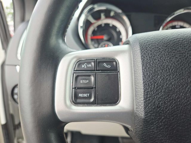 Dodge Grand Caravan Vehicle Full-screen Gallery Image 18