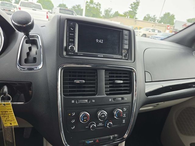Dodge Grand Caravan Vehicle Full-screen Gallery Image 22