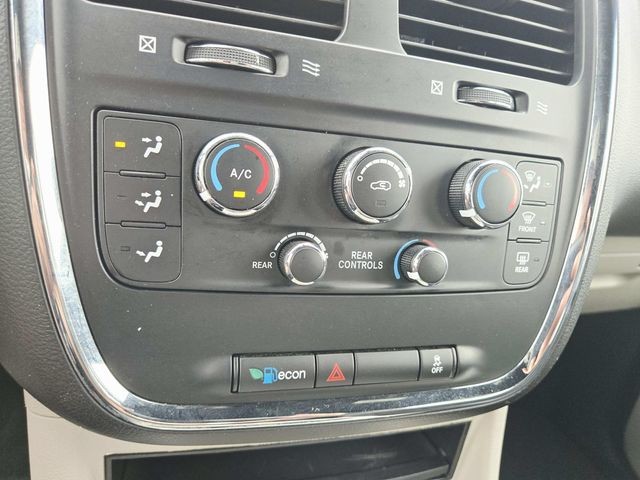 Dodge Grand Caravan Vehicle Full-screen Gallery Image 25