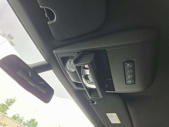 Dodge Grand Caravan Vehicle Full-screen Gallery Image 26