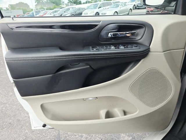 Dodge Grand Caravan Vehicle Full-screen Gallery Image 28