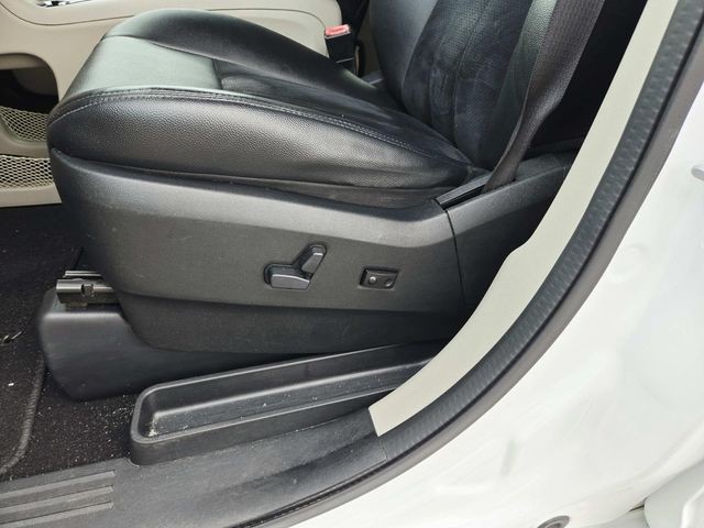 Dodge Grand Caravan Vehicle Full-screen Gallery Image 30