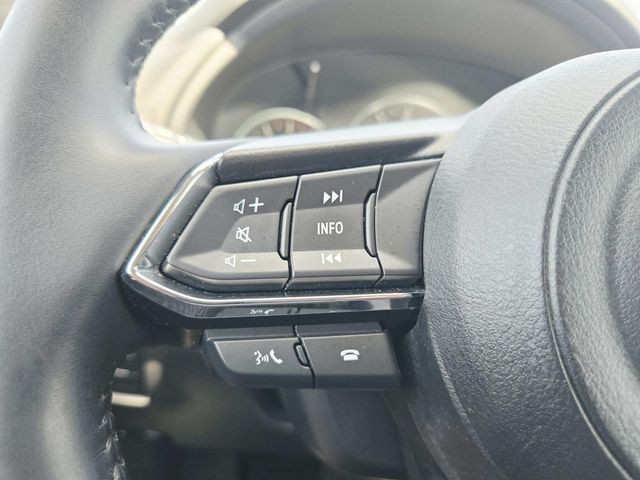 Mazda CX-5 Vehicle Full-screen Gallery Image 17
