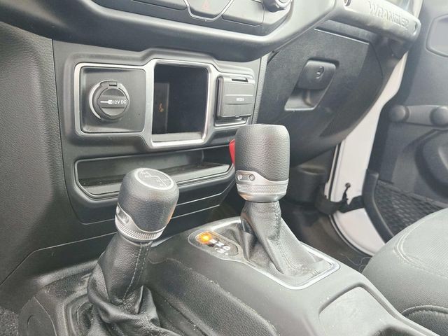 Jeep Wrangler Unlimited Vehicle Full-screen Gallery Image 18