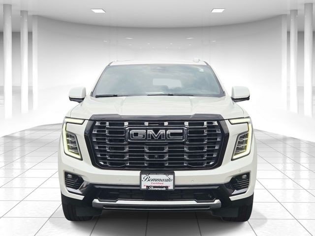GMC Yukon Vehicle Full-screen Gallery Image 05