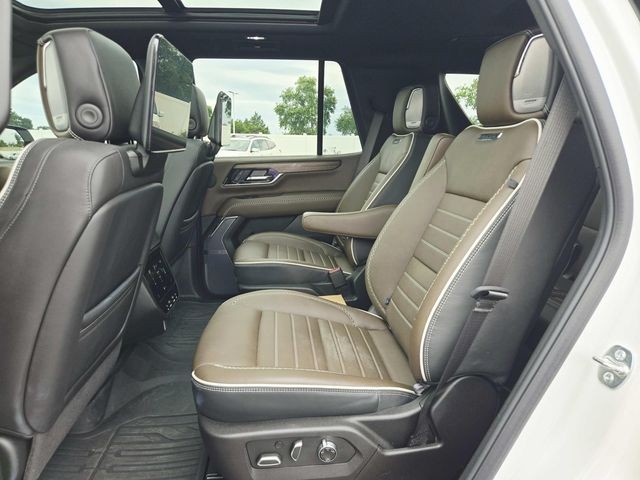GMC Yukon Vehicle Full-screen Gallery Image 10