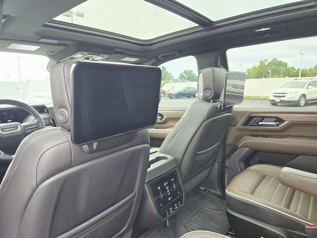 GMC Yukon Vehicle Full-screen Gallery Image 11