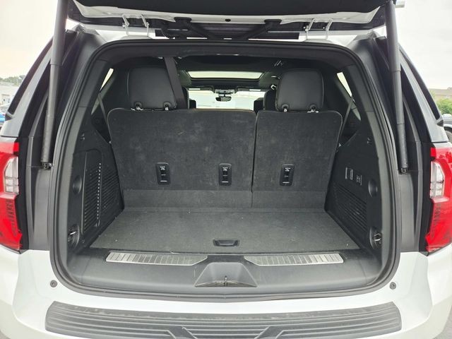 GMC Yukon Vehicle Full-screen Gallery Image 13