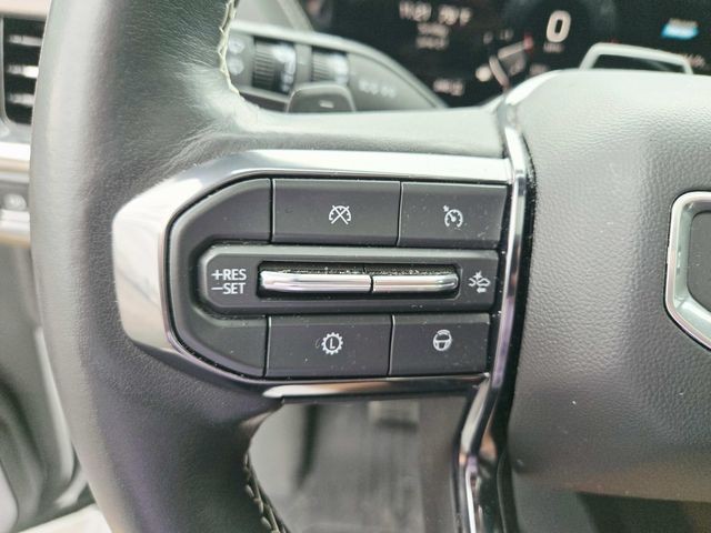 GMC Yukon Vehicle Full-screen Gallery Image 22