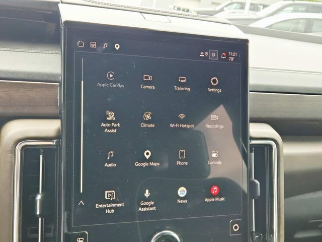 GMC Yukon Vehicle Full-screen Gallery Image 26