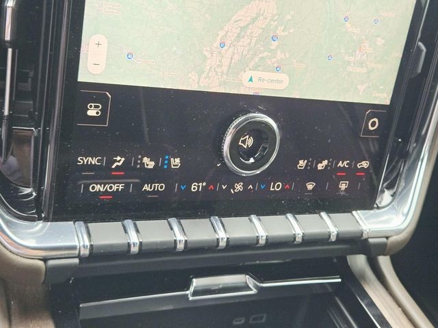 GMC Yukon Vehicle Full-screen Gallery Image 29