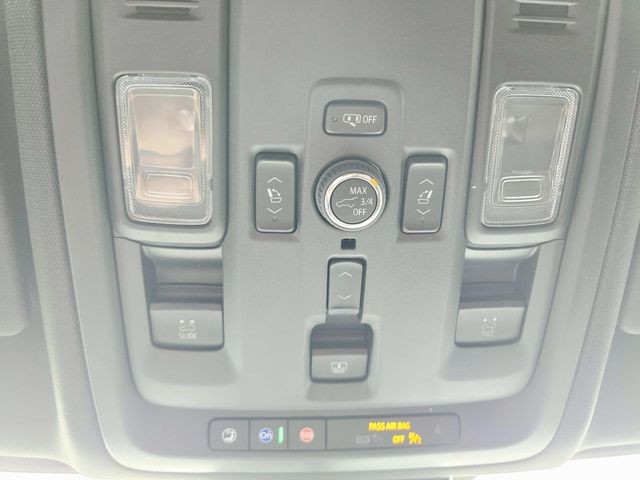 GMC Yukon Vehicle Full-screen Gallery Image 32