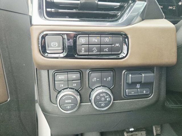 GMC Yukon Vehicle Full-screen Gallery Image 33