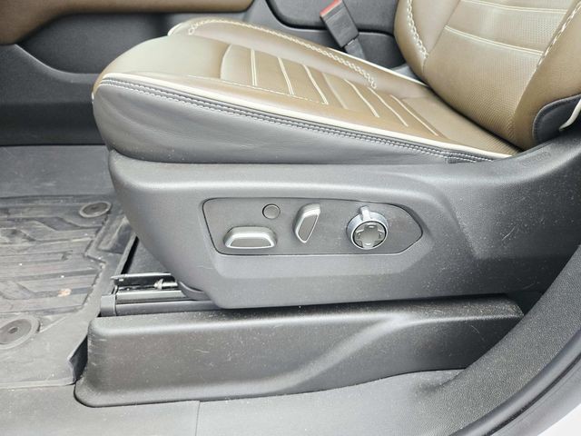 GMC Yukon Vehicle Full-screen Gallery Image 38