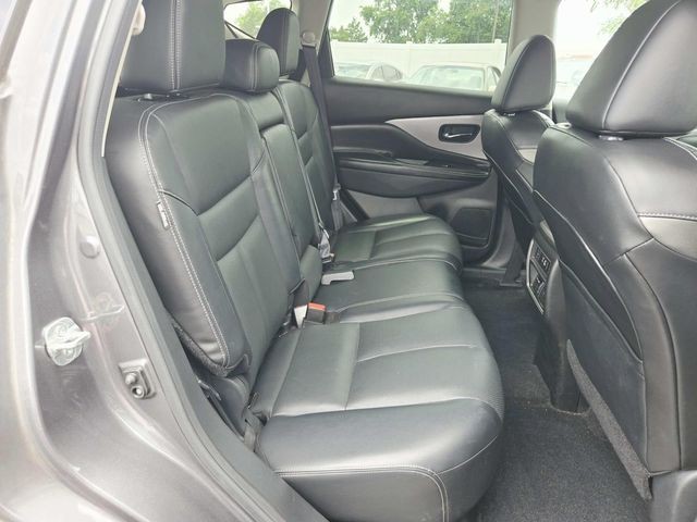 Nissan Murano Vehicle Full-screen Gallery Image 11