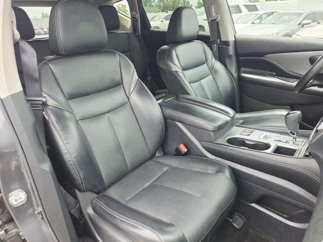 Nissan Murano Vehicle Full-screen Gallery Image 12