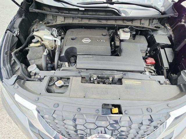Nissan Murano Vehicle Full-screen Gallery Image 14