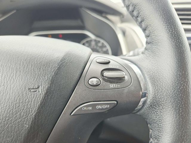 Nissan Murano Vehicle Full-screen Gallery Image 17