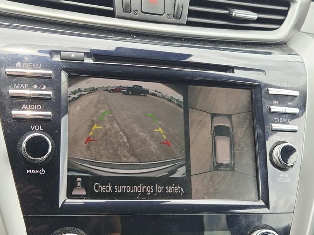 Nissan Murano Vehicle Full-screen Gallery Image 23