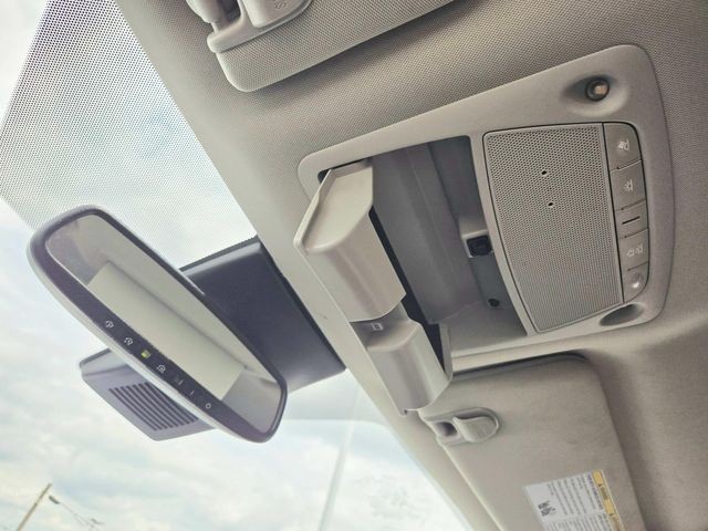 Nissan Murano Vehicle Full-screen Gallery Image 30