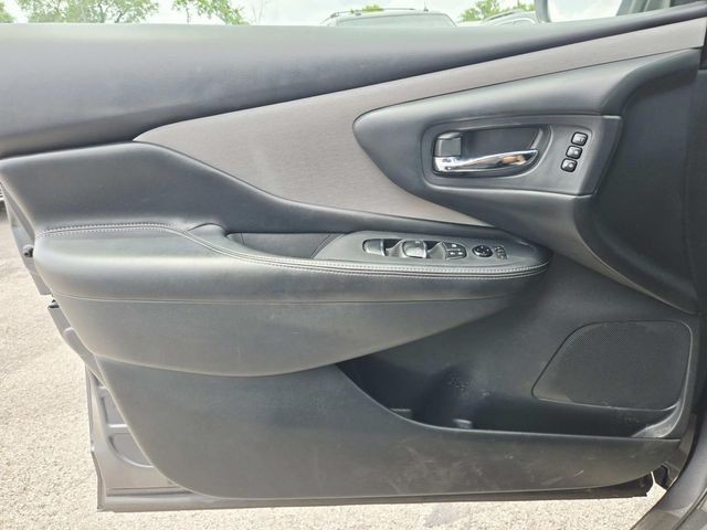 Nissan Murano Vehicle Full-screen Gallery Image 32
