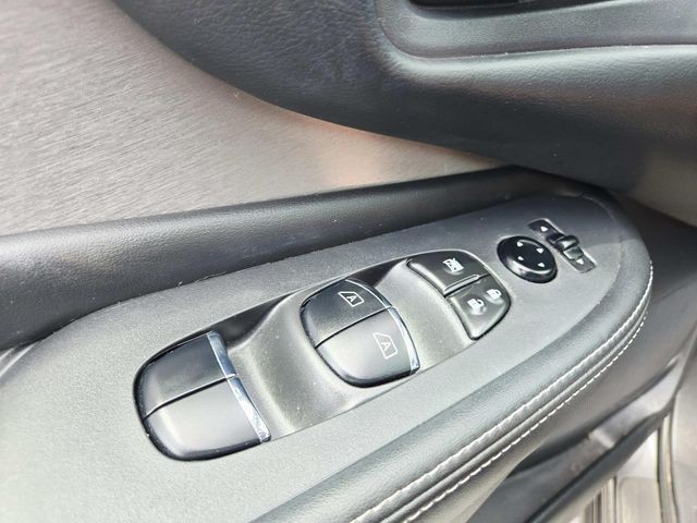 Nissan Murano Vehicle Full-screen Gallery Image 34