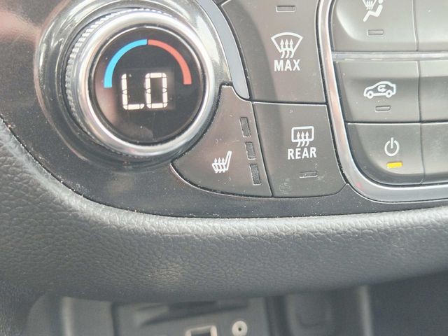 Chevrolet Equinox Vehicle Full-screen Gallery Image 24