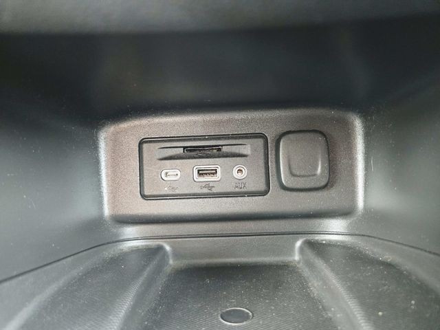 Chevrolet Equinox Vehicle Full-screen Gallery Image 25