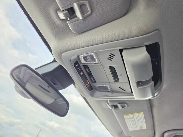 Chevrolet Equinox Vehicle Full-screen Gallery Image 28
