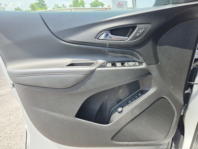 Chevrolet Equinox Vehicle Full-screen Gallery Image 30