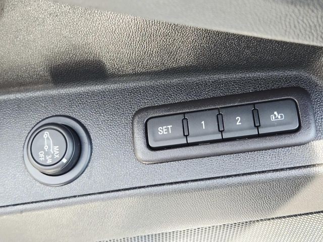 Chevrolet Equinox Vehicle Full-screen Gallery Image 32